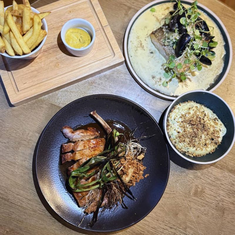 Country Pub Fine Dining | The Cockerel Pub